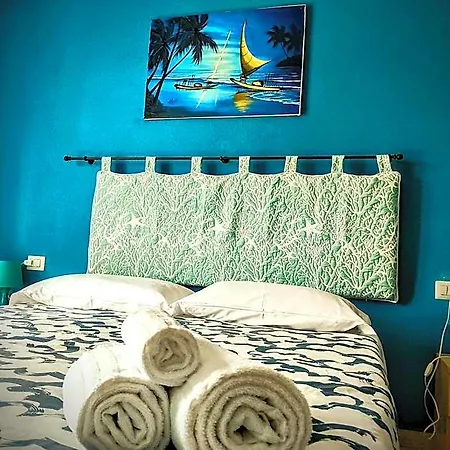 Hotel Residenze L'isola Surf House 4*