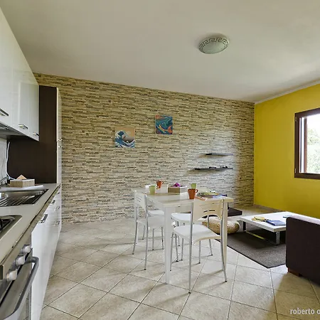 L'isola Surf House * Palau