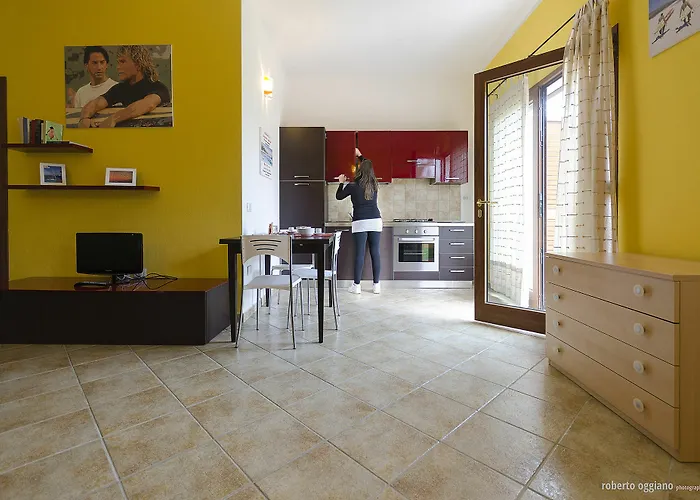 L'isola Surf House Hotel Palau