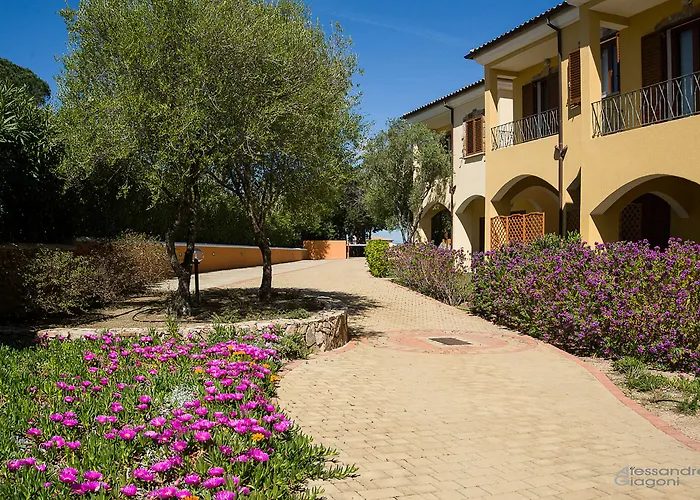 Hotel L'isola Surf House 4*